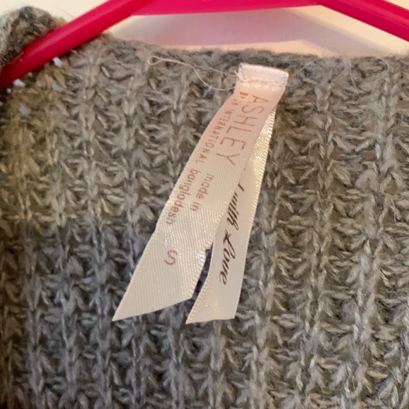 Ashley by 26 International Gray Cable Knit Long Sweater - Small - Picture 4 of 5